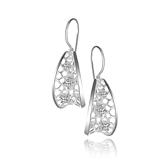 Zdobione ażurowe kolczyki z cyrkoniami