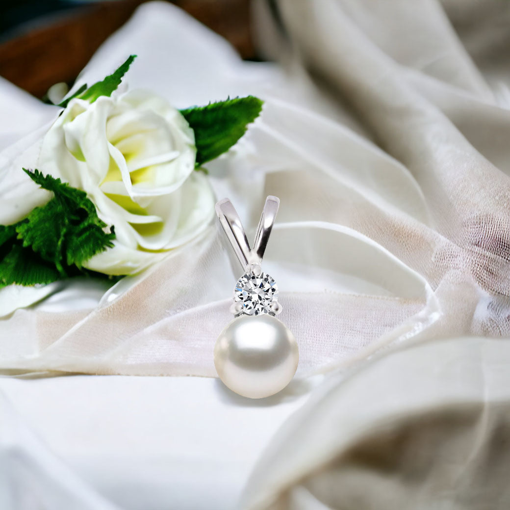 Wisiorek z perełką i cyrkonią