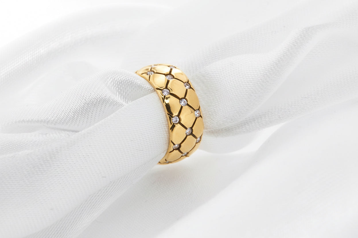 Szeroka obrączka z cyrkoniami