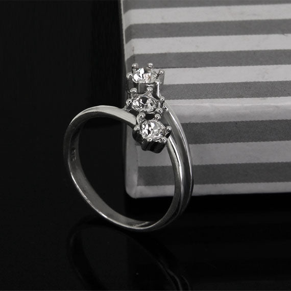 Potrójny pierścionek z cyrkoniami