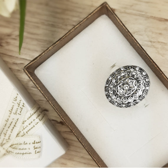 Duży owalny pierścionek z cyrkoniami