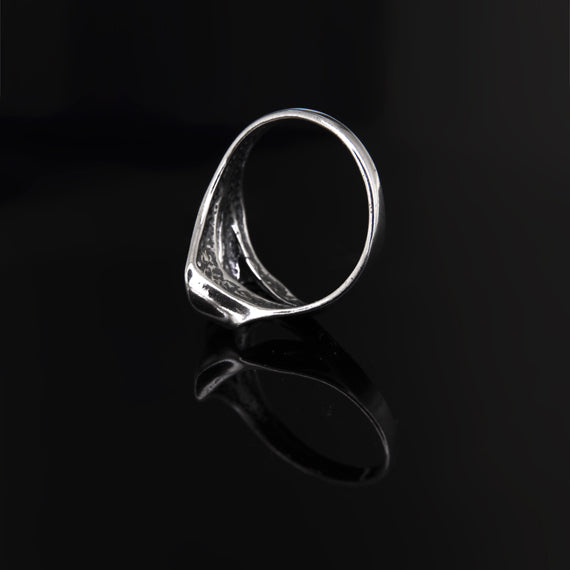 Pierścionek z przeplotem z przodu