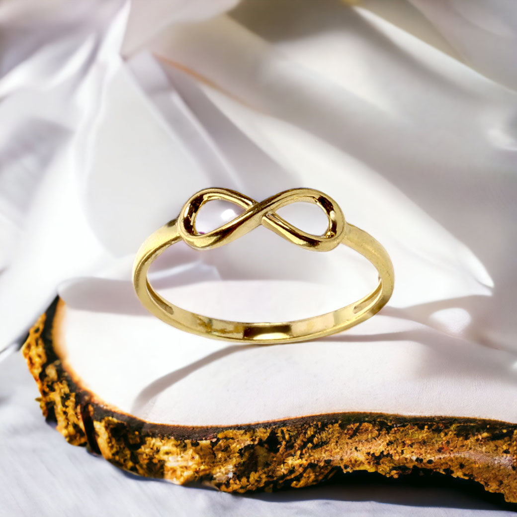 Pierścionek ze znakiem nieskończoności złocony