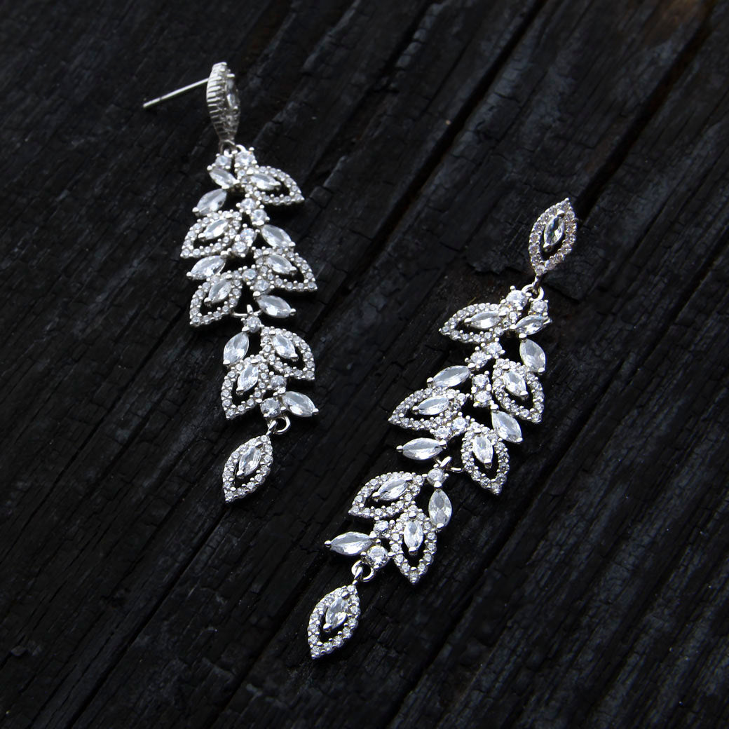 Długie wiszące kolczyki z cyrkoniami Scarlet Whispers