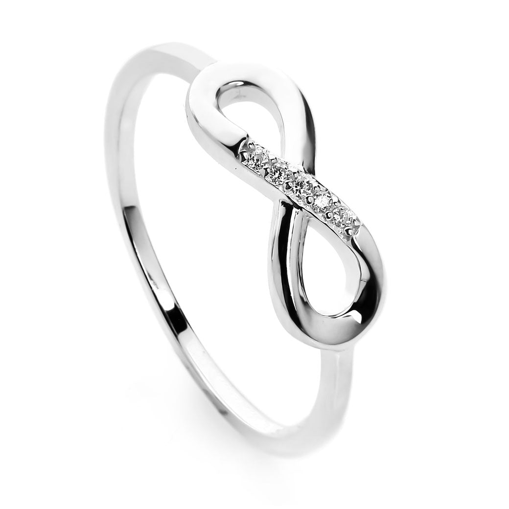 Pierścionek ze znakiem nieskończoności