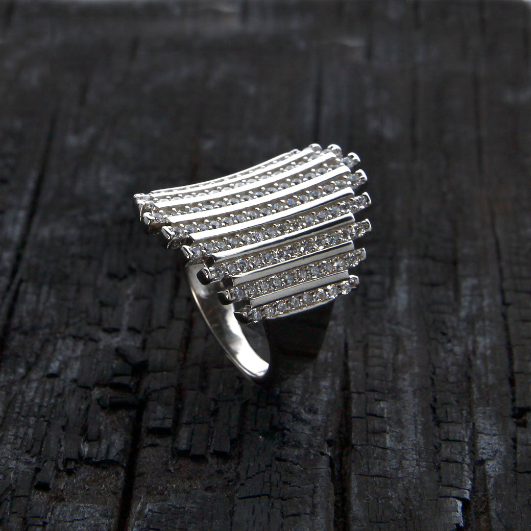 Szeroki pierścionek pionowe pasy z cyrkoniami Radiant Diamonds