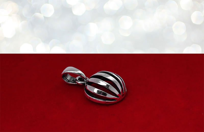 Wisiorek bombka ażurowa