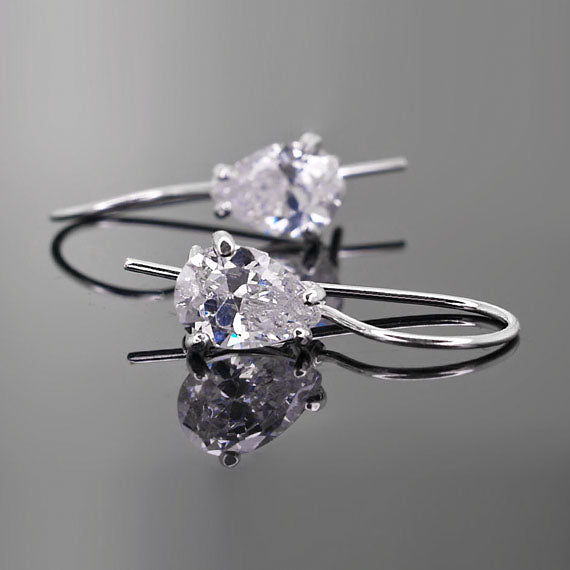 Kolczyki z białą cyrkonią łezką 10mm