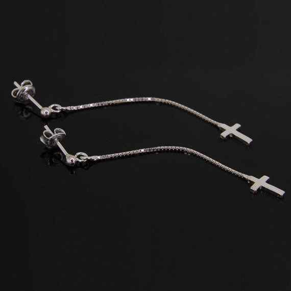 Kolczyki łańcuszki z krzyżykiem