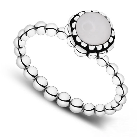 Pierścionek kulkowy z mlecznym kamieniem