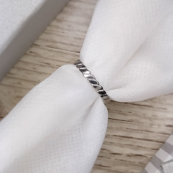 Wąska obrączka pasiasta