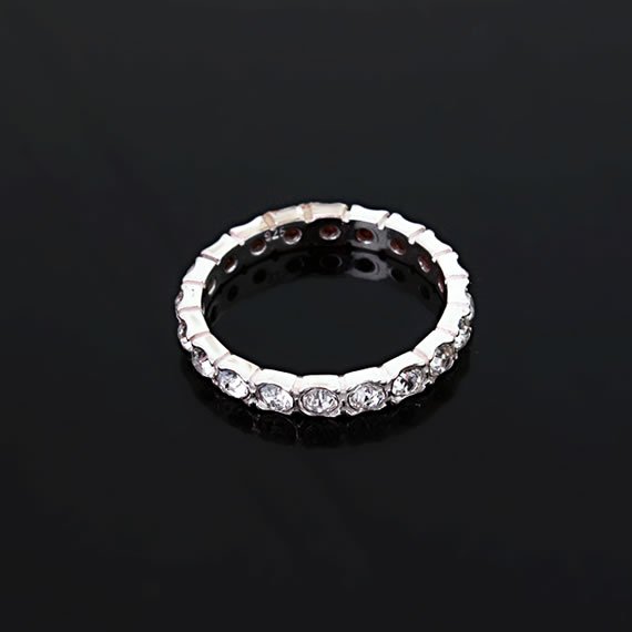 Pierścionek z 20 kamieniami