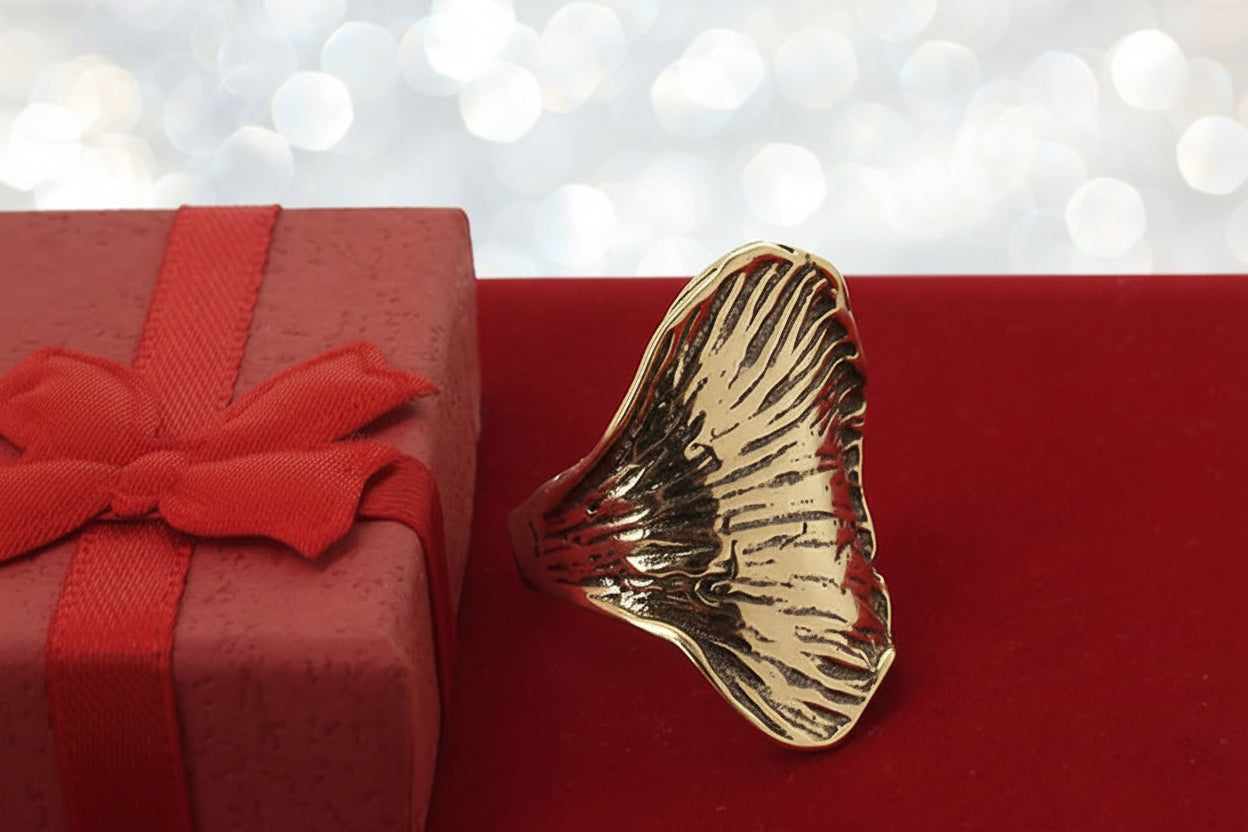 Duży pierścionek liść miłorzębu