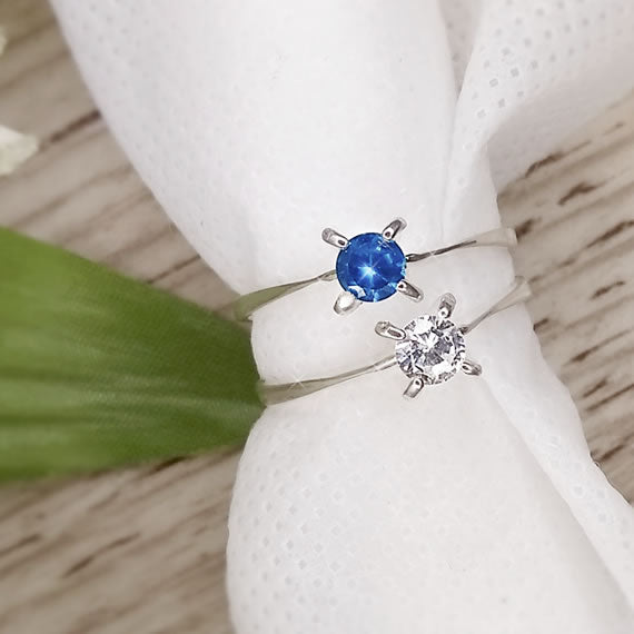 Pierścionek z białą cyrkonią 4mm