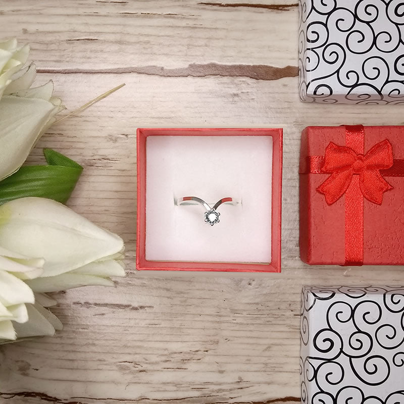 Pierścionek korona/łezka z białym kamieniem