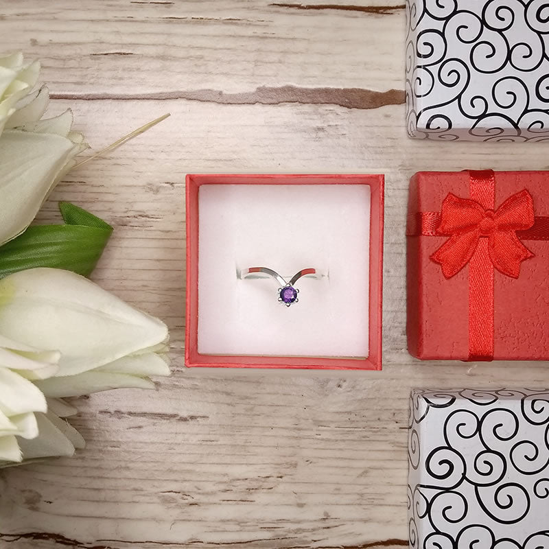 Pierścionek łezka z fioletowym kamieniem