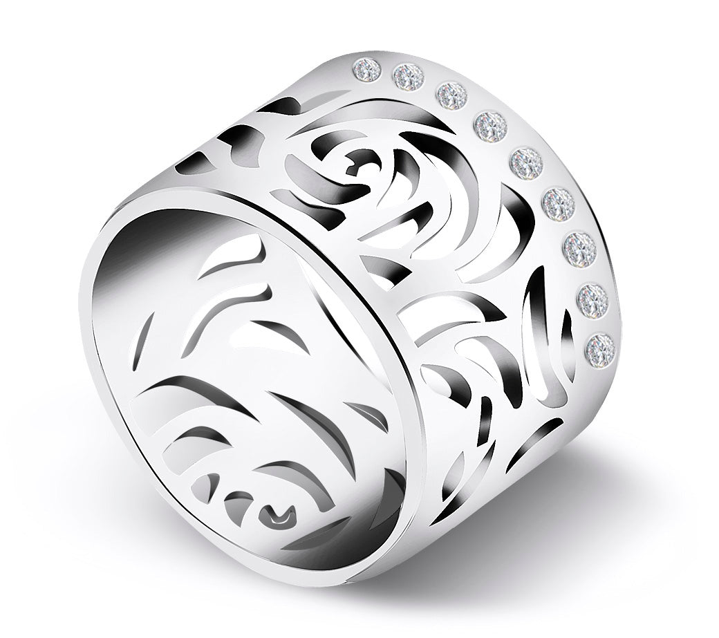 Szeroka obrączka ażurowa róża