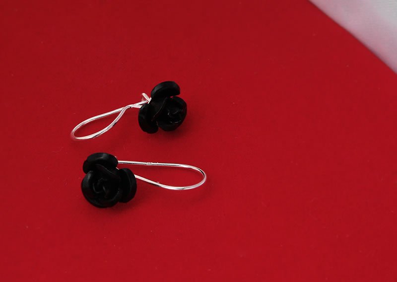 Wiszące kolczyki różyczki czarne