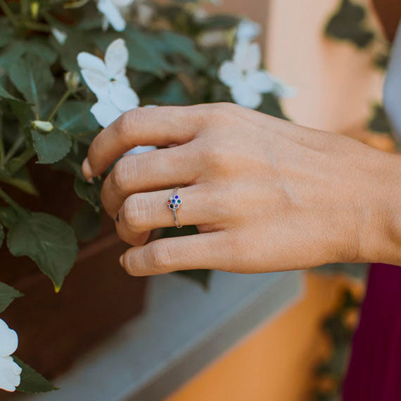 Pierścionek z kolorowymi cyrkoniami