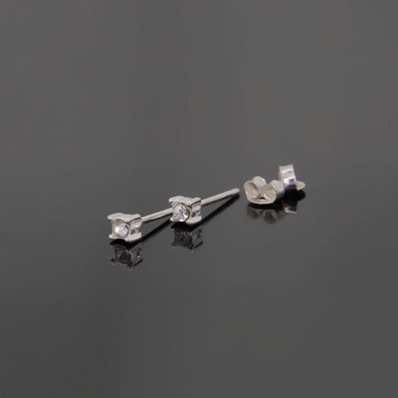 Małe kolczyki z cyrkonią