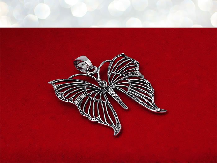 Wisior duży motyl z kamieniami