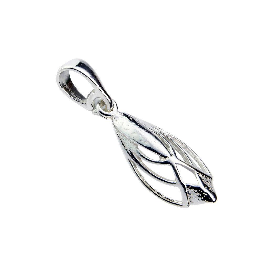 Wisiorek z ażurową ozdobą