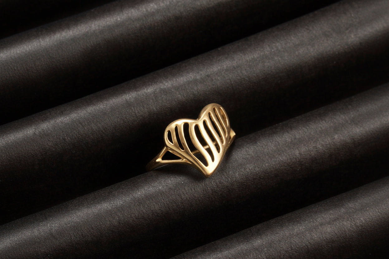 Pierścionek z ażurowym paskowanym sercem srebro pozłacane